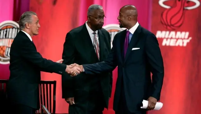 Mourning y Stern, nuevos miembros del Salón de la Fama de la NBA