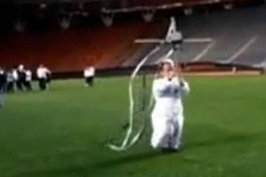 'Brujo enano' falla en su ritual para ayudar a Gimnasia