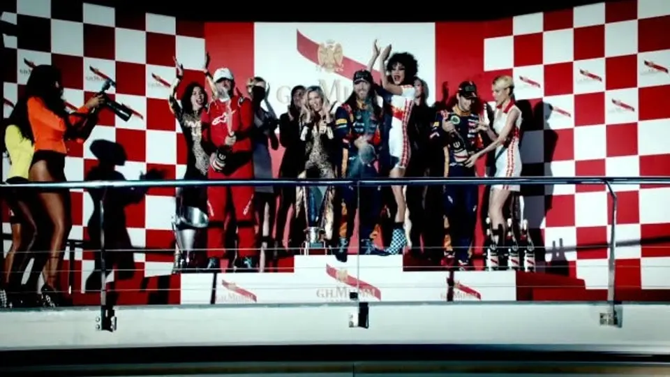 David Guetta se vuelve piloto de F1 en su nuevo video