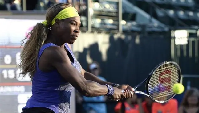 Serena Williams reaparece con victoria