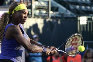 Serena Williams reaparece con victoria