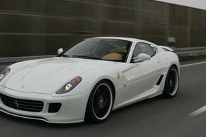 CR7 presume nuevo Ferrari en práctica del Real Madrid