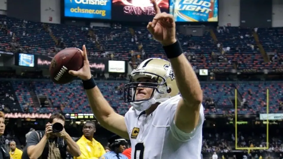 Brees orquesta primera victoria de Nueva Orleans