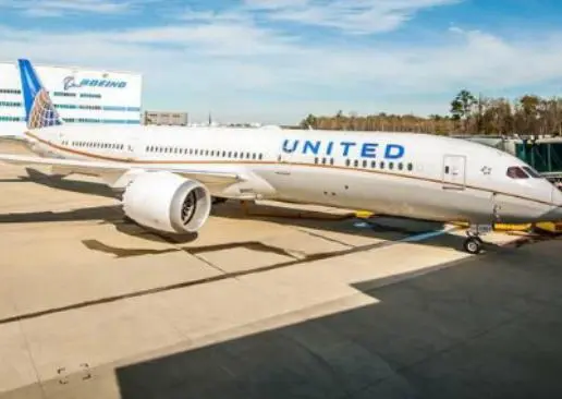 Aerolínea retrasa vuelo para que pasajero dé el último adiós a su madre