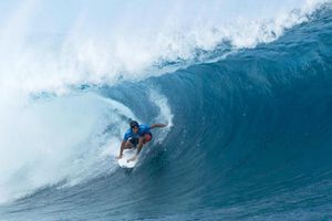Surfista supera lesión cerebral y se corona en Billabong Pro Tahití