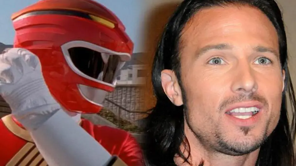 Power Ranger, acusado por asesinato con una espada