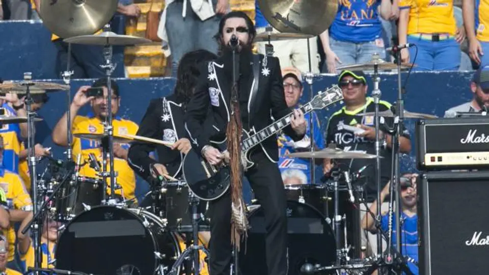 El volcán rugió al ritmo de Moderatto