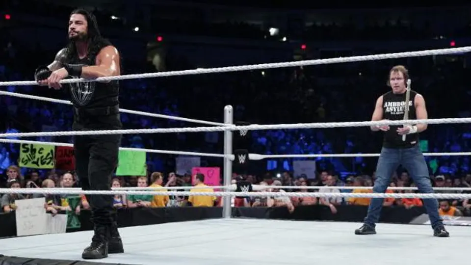 Dean Ambrose salva a Roman Reigns del ataque de La Autoridad