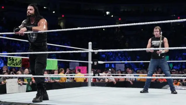 Dean Ambrose salva a Roman Reigns del ataque de La Autoridad