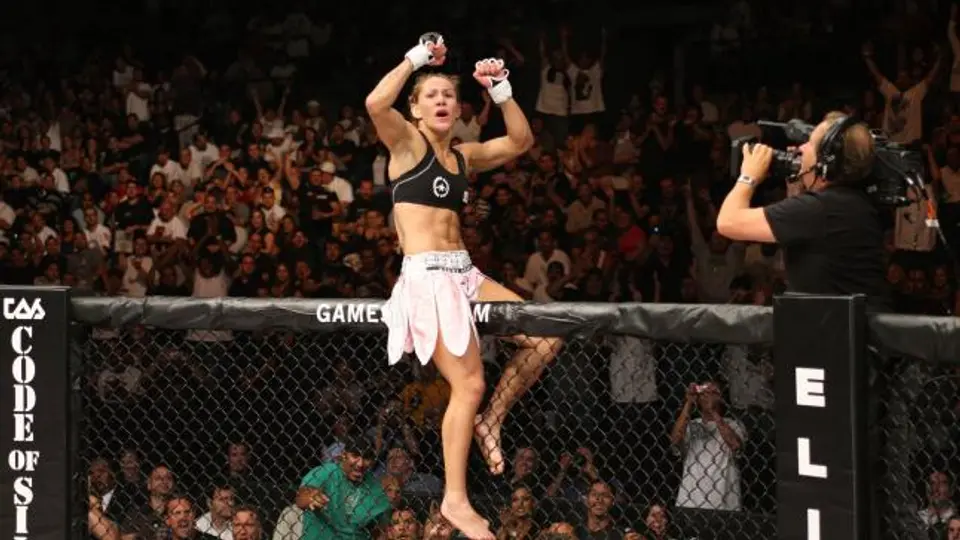 Cyborg tendría contrato con la UFC