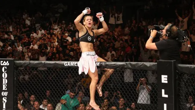 Cyborg tendría contrato con la UFC