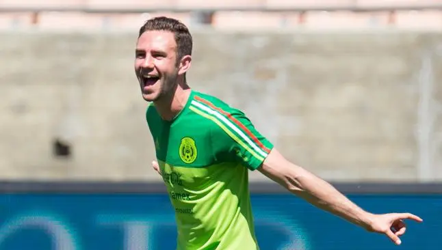 Miguel Layún se estrena como papá