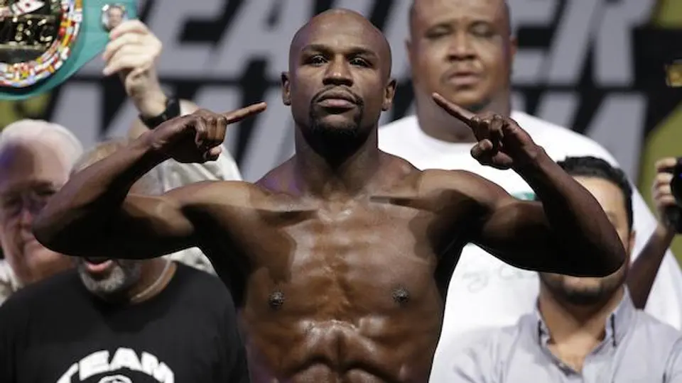 Mayweather se molesta con una mujer porque no lo reconoció