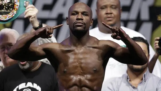 Mayweather se molesta con una mujer porque no lo reconoció