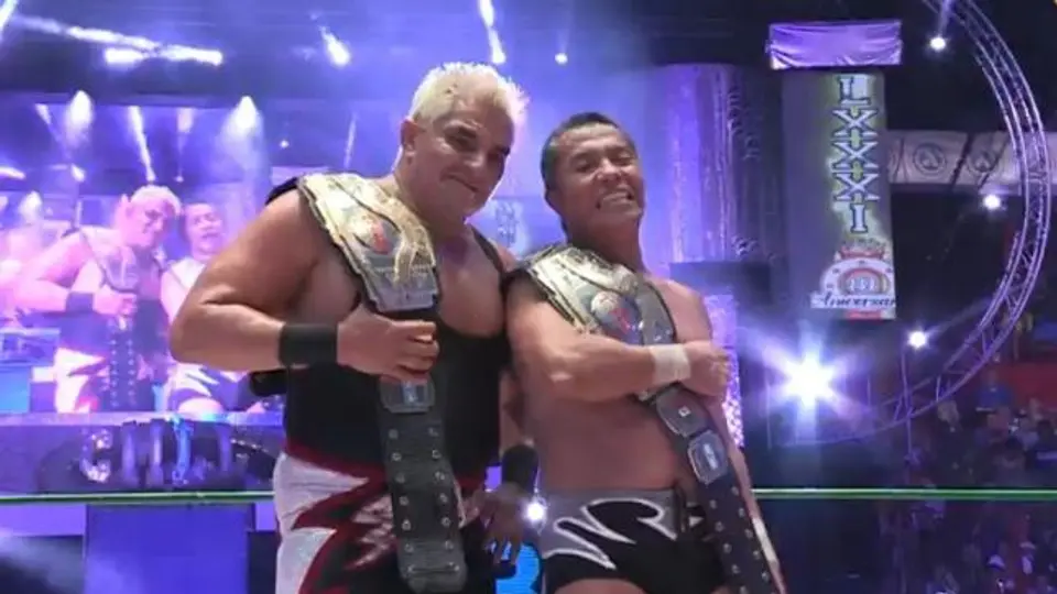 Shocker y Negro Casas retienen sus campeonatos en pareja