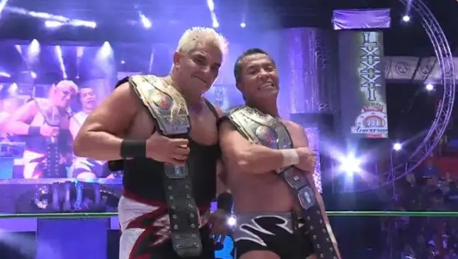 Shocker y Negro Casas retienen sus campeonatos en pareja
