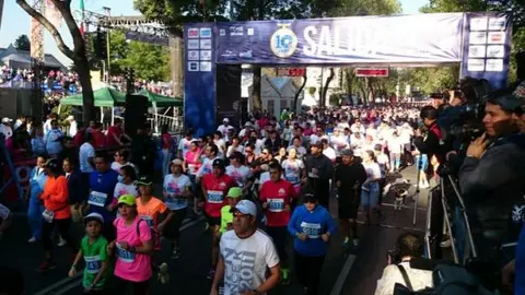 Ciudad de México festeja día de la familia con carrera