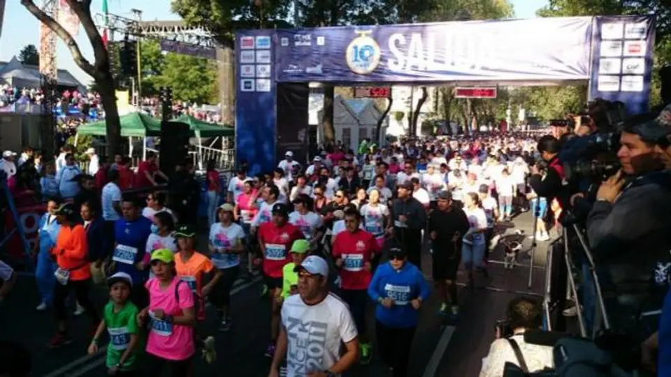 Ciudad de México festeja día de la familia con carrera