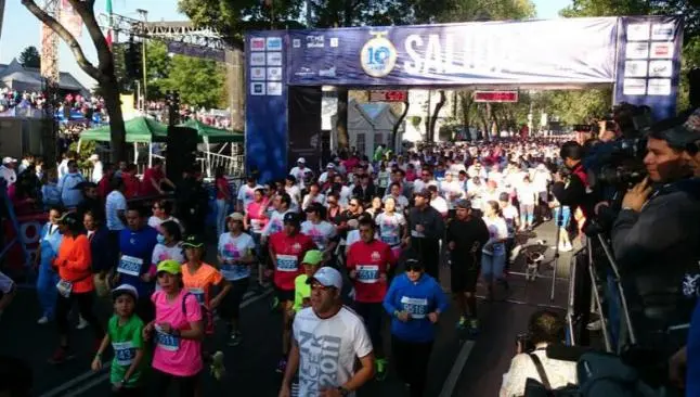 Ciudad de México festeja día de la familia con carrera
