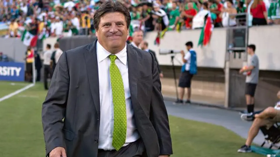 Miguel Herrera agrede a Martinoli en Filadelfia