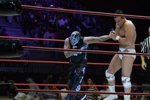 Rey Mysterio y El Patrón estelarizan función en Qatar