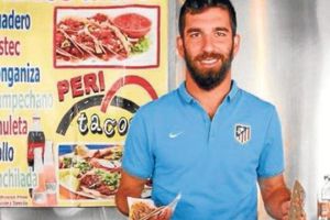 Arda Turan debutó como taquero