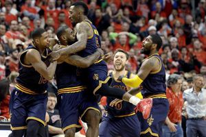 Cavs vence en tiempo extra y pone a Hawks 'contra la pared'