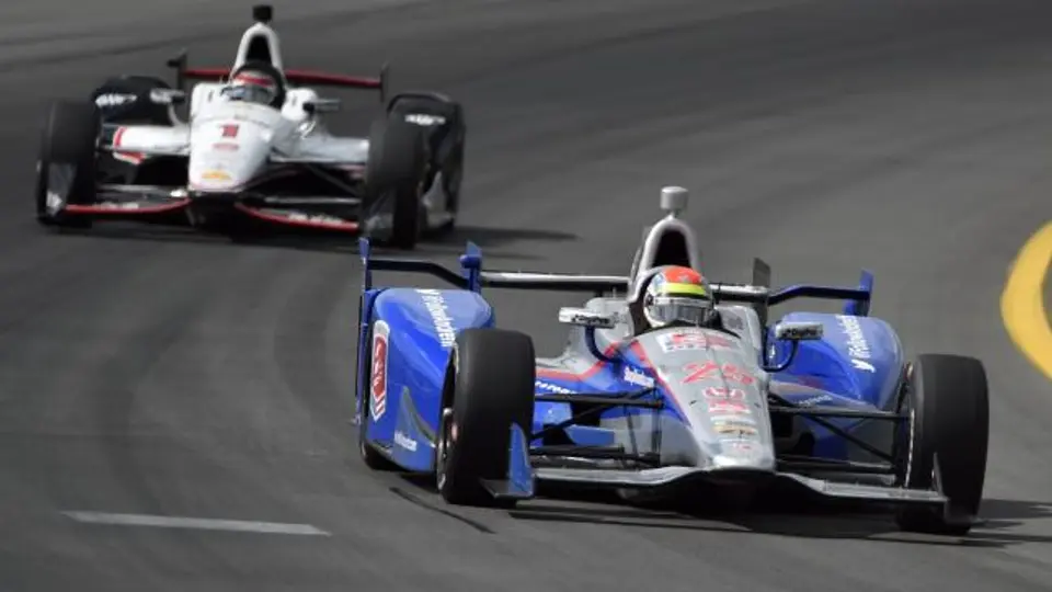 Piloto de IndyCar, en coma tras dramático accidente