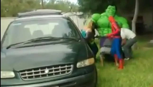 Hulk aparece hasta las 'manitas'