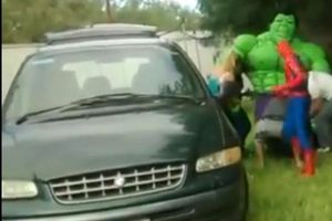Hulk aparece hasta las 'manitas'