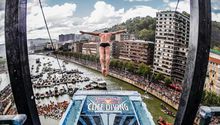 Gary Hunt se baña de gloria en el Red Bull Cliff Diving, Bilbao