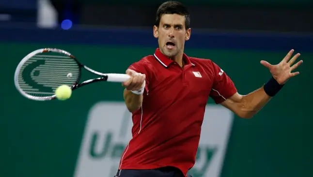 Djokovic y Federer avanzan en el Masters de Shangai
