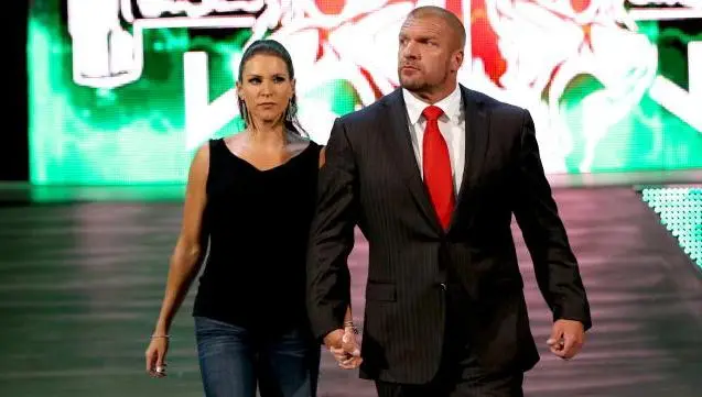 Conoce a La Autoridad, grupo que comanda Triple H