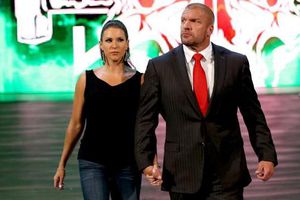 Conoce a La Autoridad, grupo que comanda Triple H