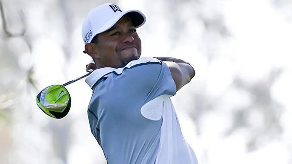 Tiger Woods se retira por tiempo indefinido del golf