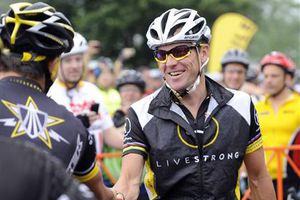 UCI pide a Armstrong no participar en carrera benéfica del Tour de Francia