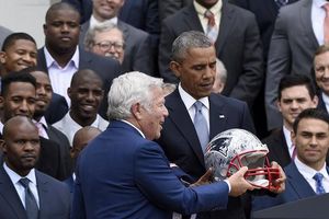Obama bromea sobre polémica con balones de Patriotas