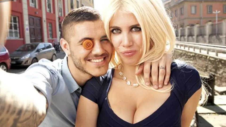 Mauro Icardi recibe baile erótico frente a su esposa