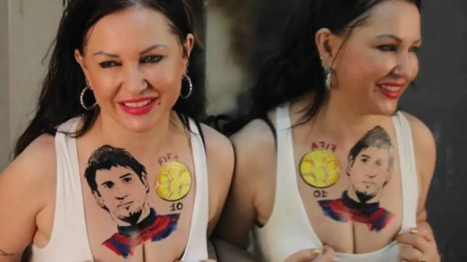 Actriz ucraniana se tatúa la cara de Messi en el pecho