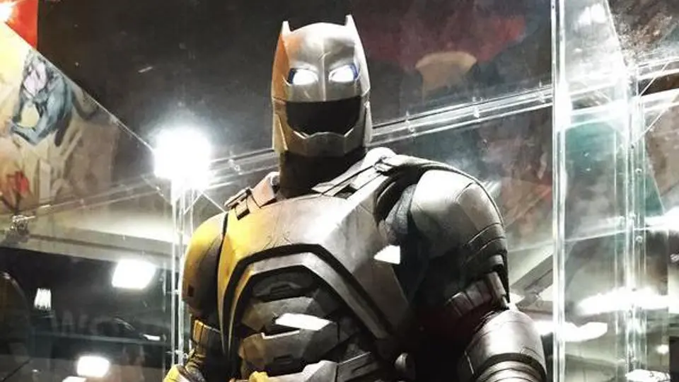 Traje que Batman usará vs Superman, exhibido en Comic Con
