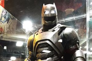 Traje que Batman usará vs Superman, exhibido en Comic Con