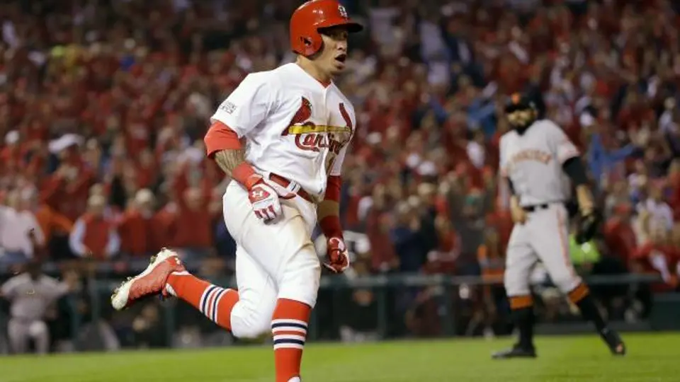 Cardenales vence a Gigantes y empata Serie de Campeonato