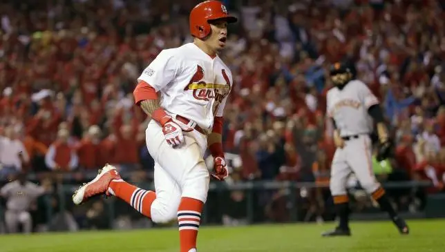 Cardenales vence a Gigantes y empata Serie de Campeonato