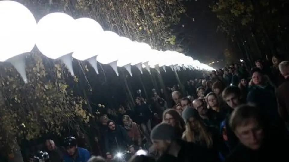 'Globos' del aniversario de la caída del muro de Berlín acaban en Internet