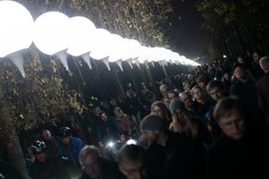 'Globos' del aniversario de la caída del muro de Berlín acaban en Internet