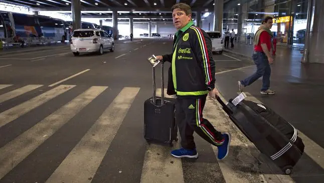 Miguel Herrera a las afueras del Aeropuerto de la Ciudad de México | IMAGO7