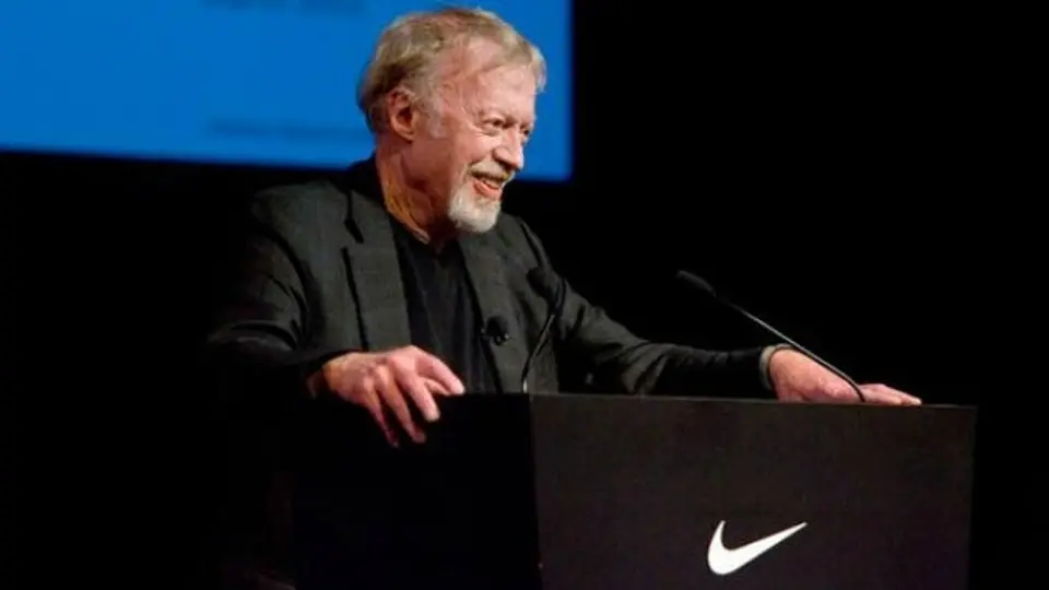 Cofundador de Nike anuncia que dejará la presidencia