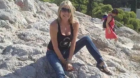 Mujer se subasta en eBay para conseguir el amor