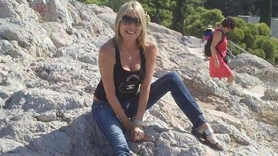 Mujer se subasta en eBay para conseguir el amor