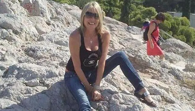 Mujer se subasta en eBay para conseguir el amor